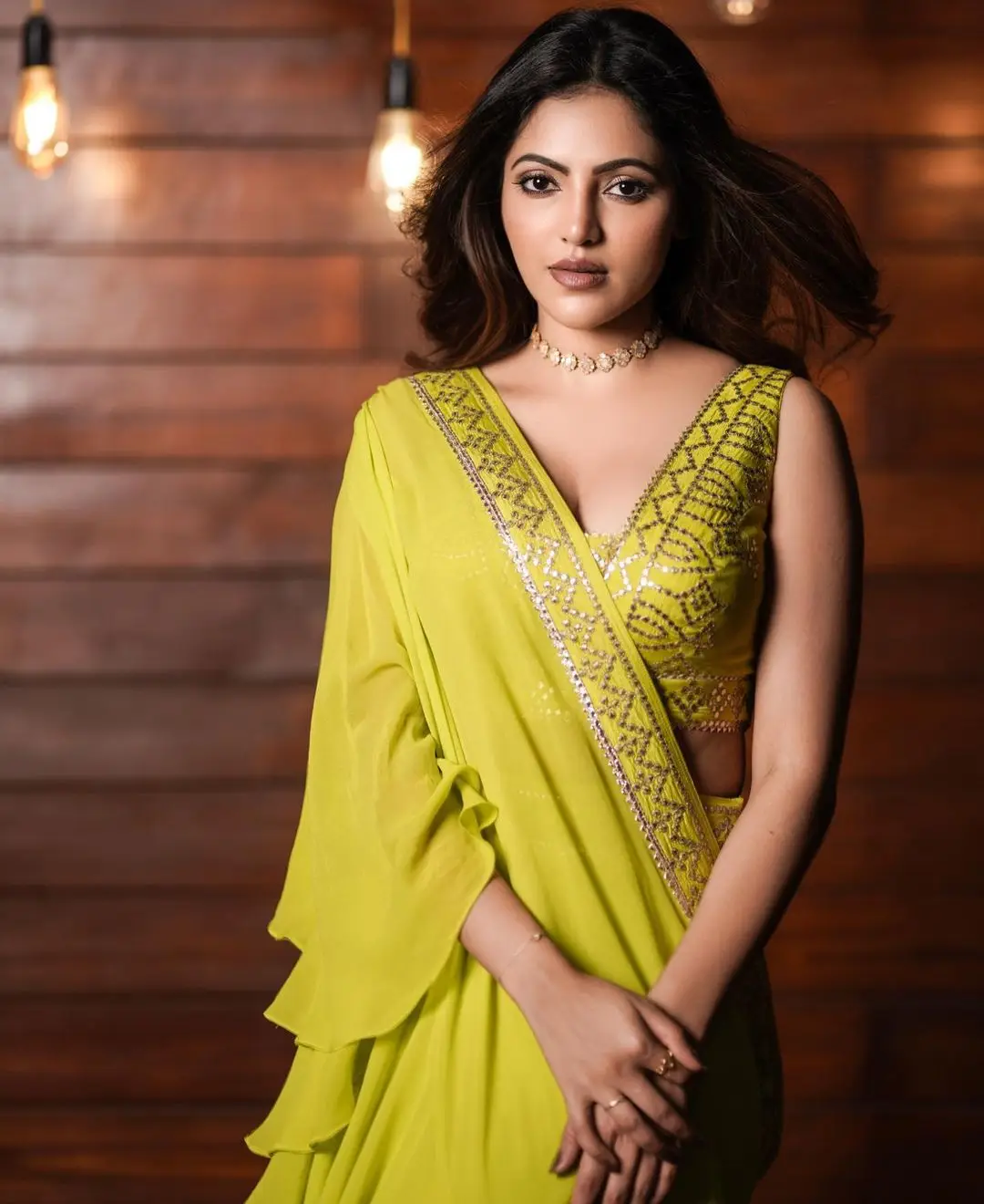 Athulya Ravi Photoshoot In Green Saree Sleeveless Blouse